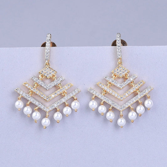 Pair of gold earrings with pearls