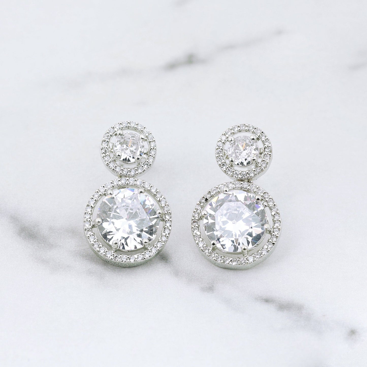 Azra earrings - white