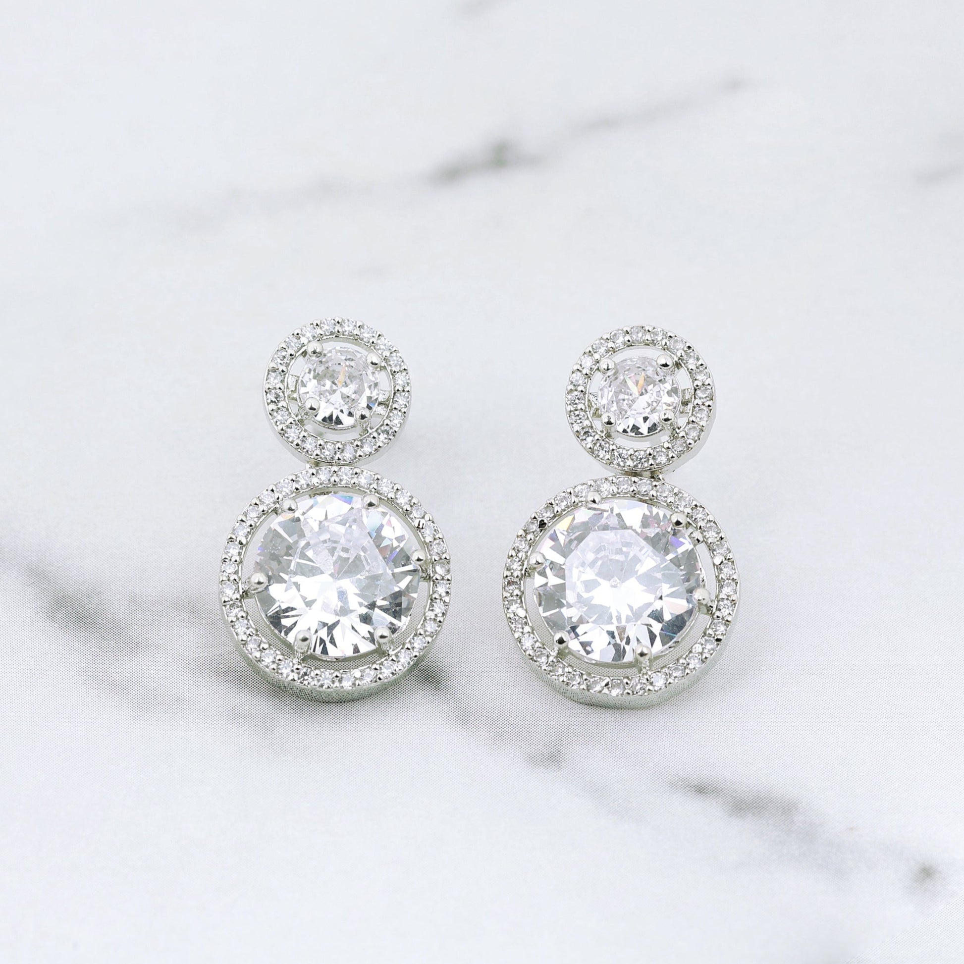 Azra earrings - white