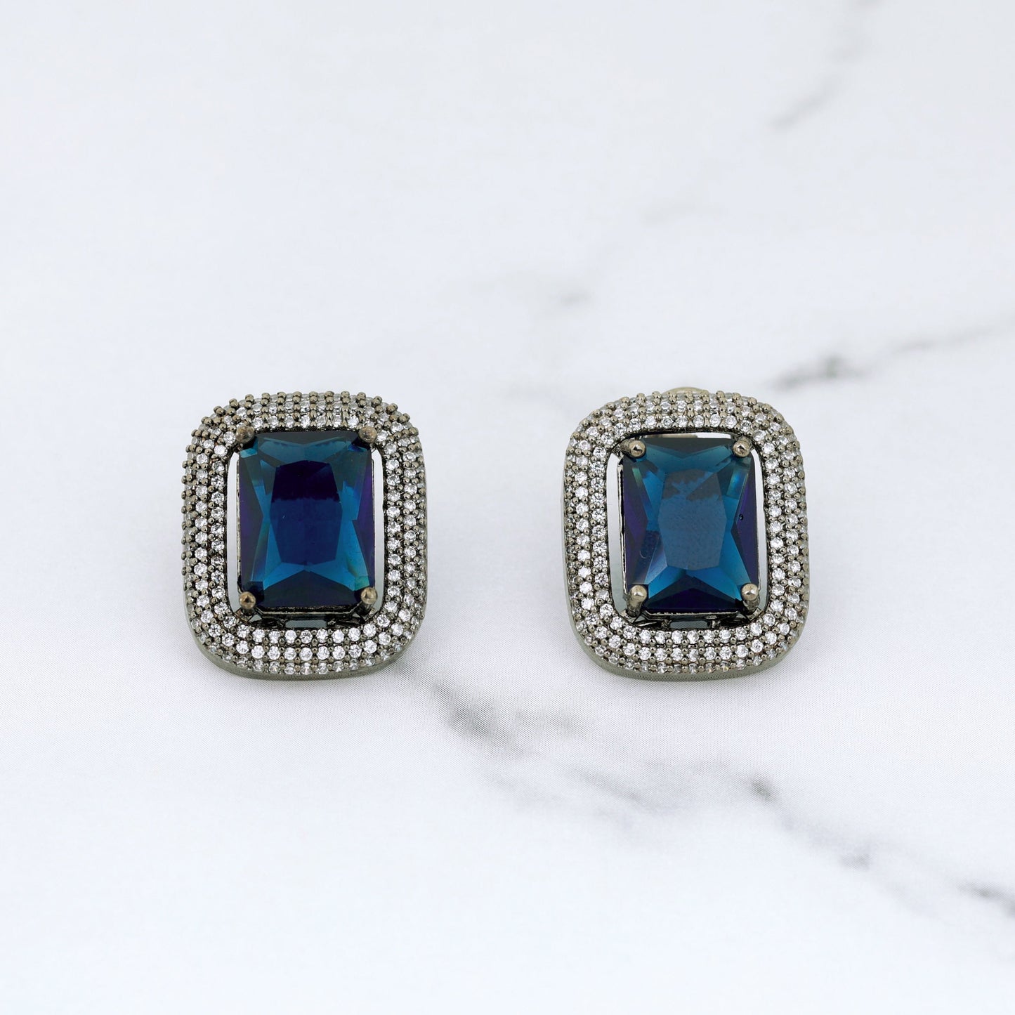 Glitz studs Blue
