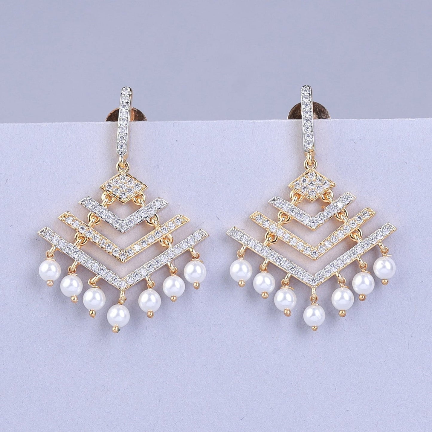 Pair of gold earrings with pearls