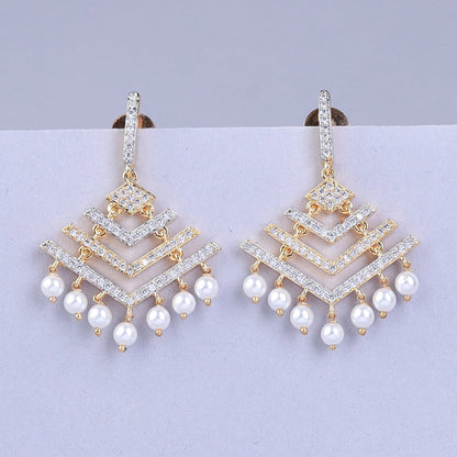 Pair of gold earrings with pearls