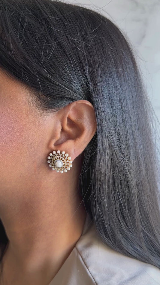 Noura Stud Earrings - Gold & Pearl